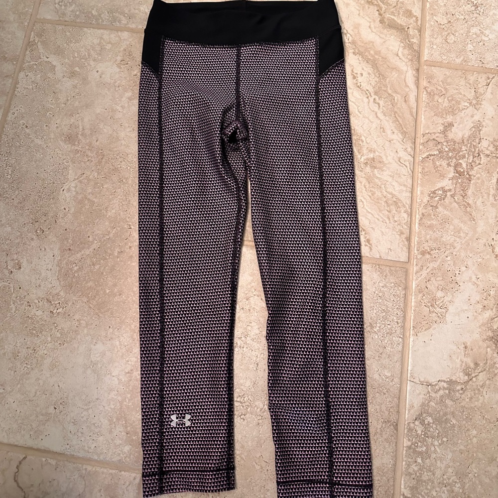 Women’s Under Armour workout capri pants. Purple/Black. Size XS. EUC